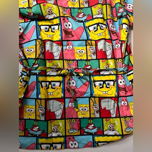 NEW SpongeBob SquarePants Scrub Top Women’s Medium~Nickelodeon Scrubs - Picture 5 of 6